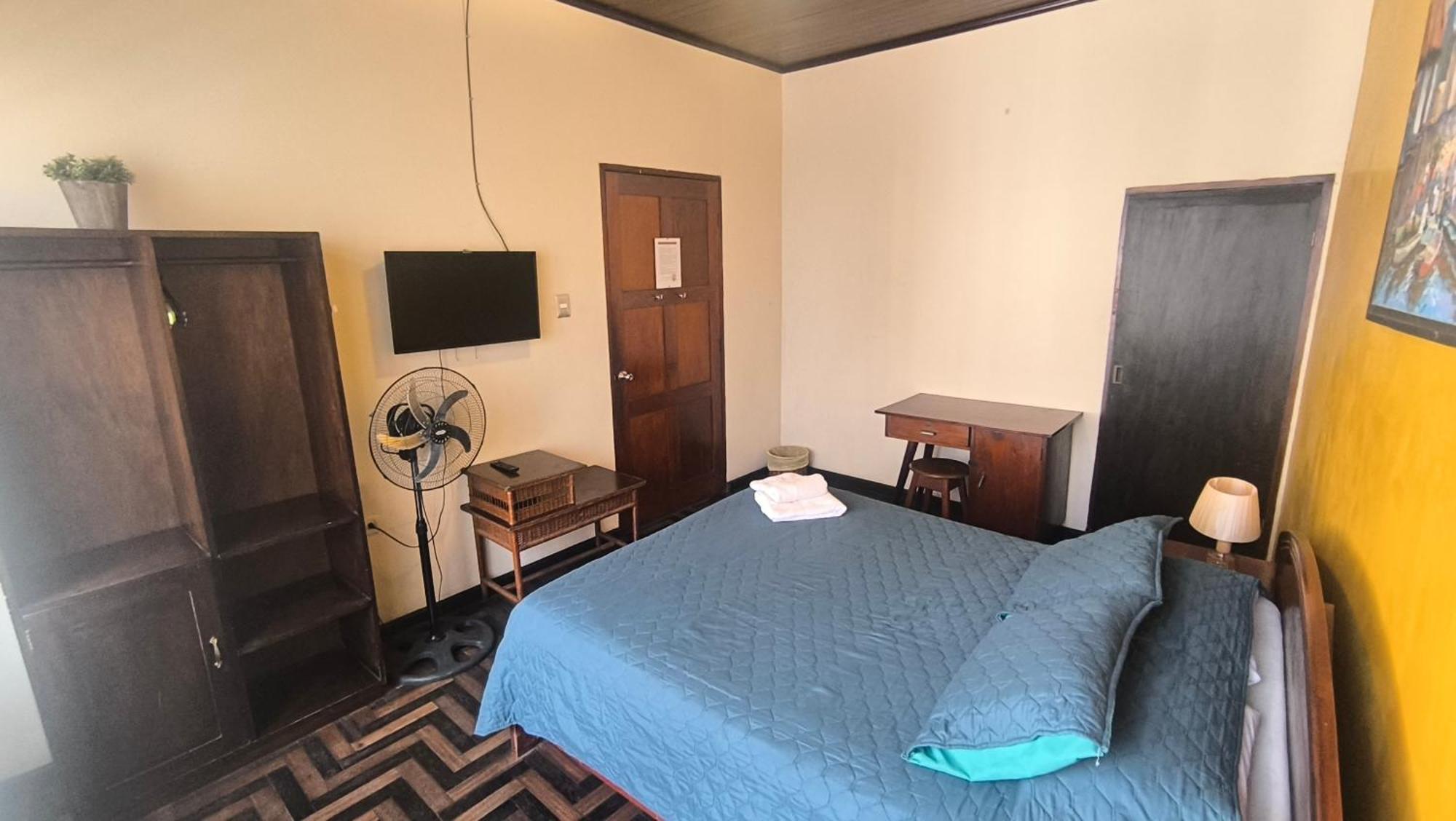 Flying Dog Hostel Iquitos Eksteriør billede