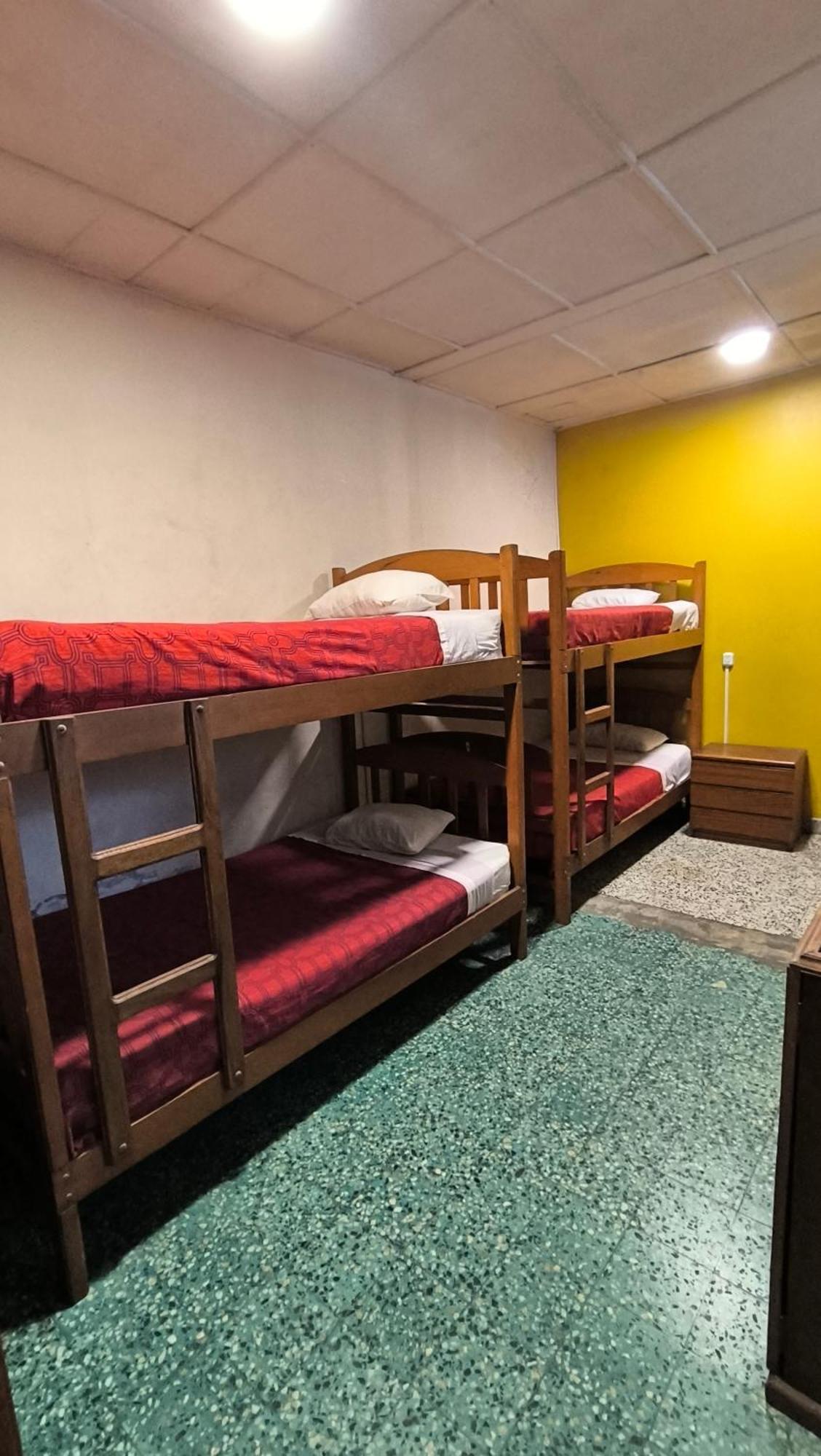 Flying Dog Hostel Iquitos Eksteriør billede