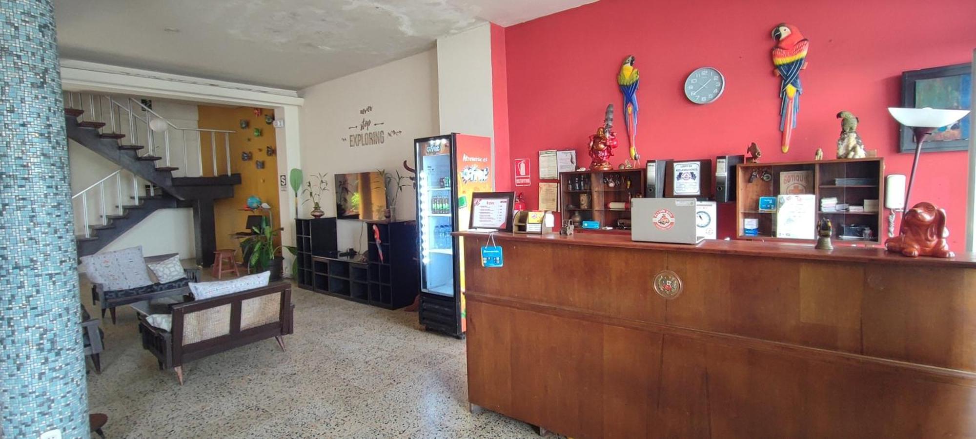 Flying Dog Hostel Iquitos Eksteriør billede