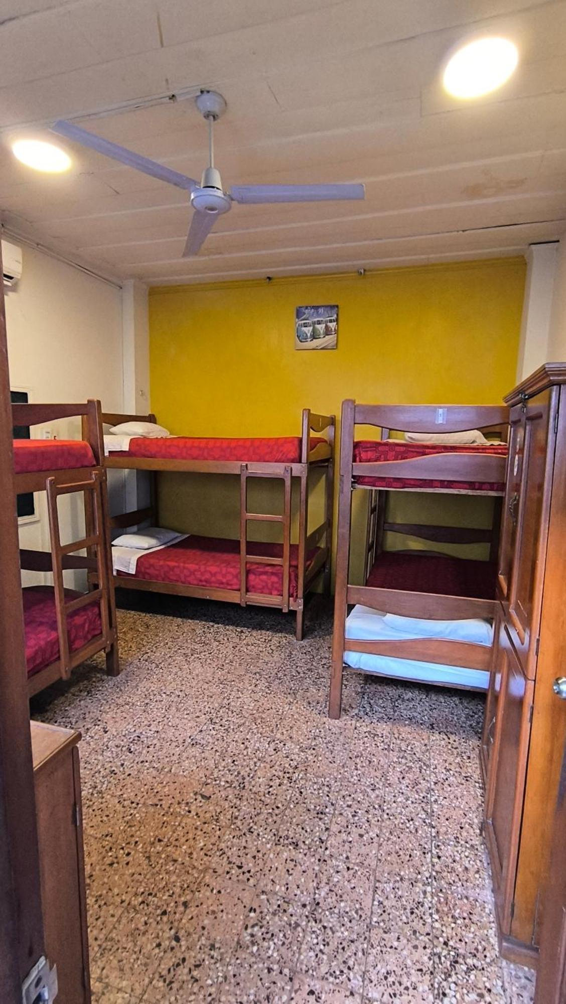 Flying Dog Hostel Iquitos Eksteriør billede