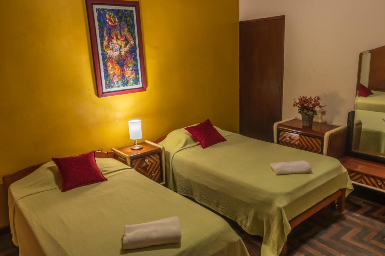 Flying Dog Hostel Iquitos Eksteriør billede
