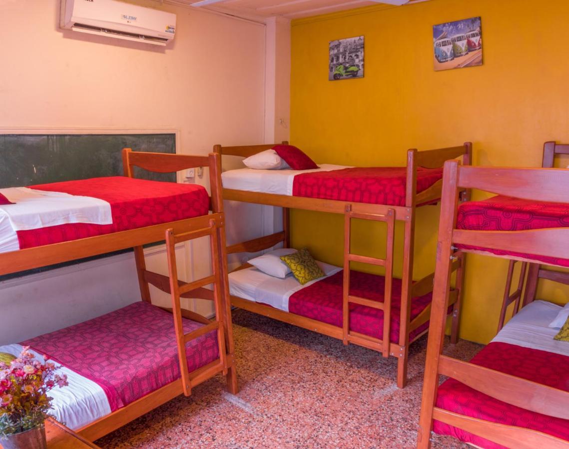 Flying Dog Hostel Iquitos Eksteriør billede