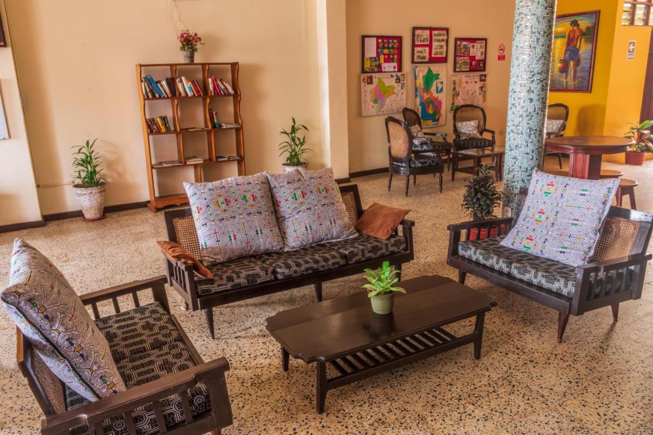 Flying Dog Hostel Iquitos Eksteriør billede